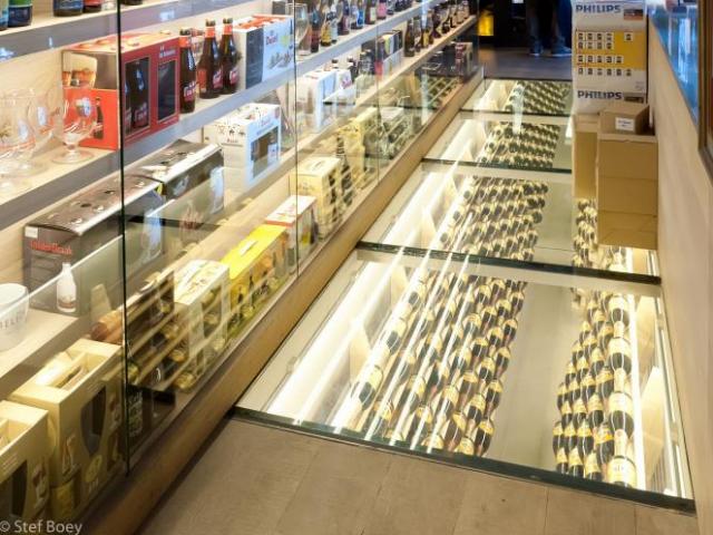 Illustratie of afbeelding op qualiglas.be van realisatie in glaswerk in restaurant Belfort in Gent.